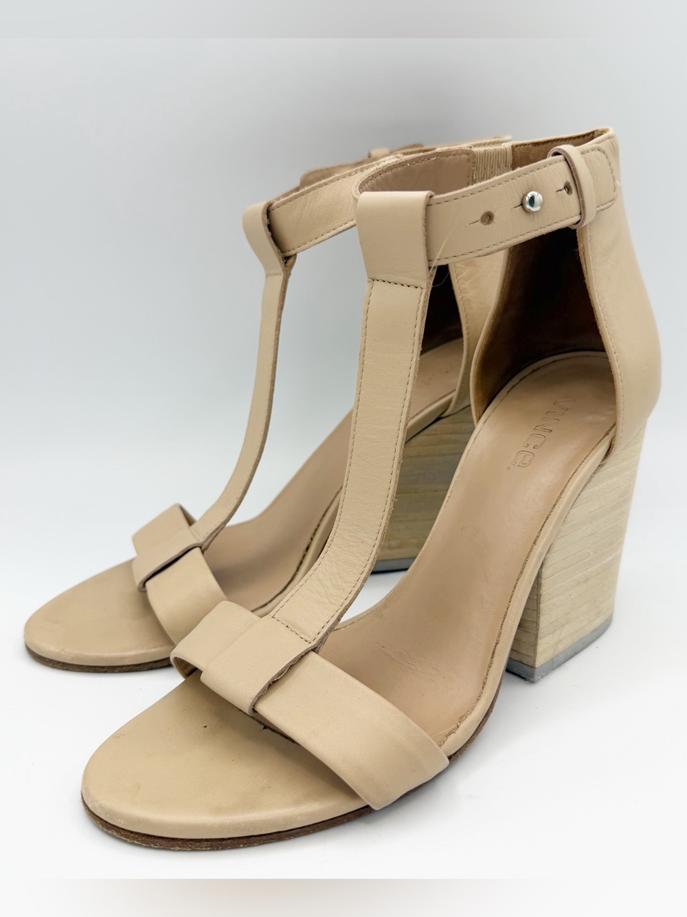Vince. Tan Nolan Nude T-Strap Chucky Heel Block Made in Italy Sandals size 7.5